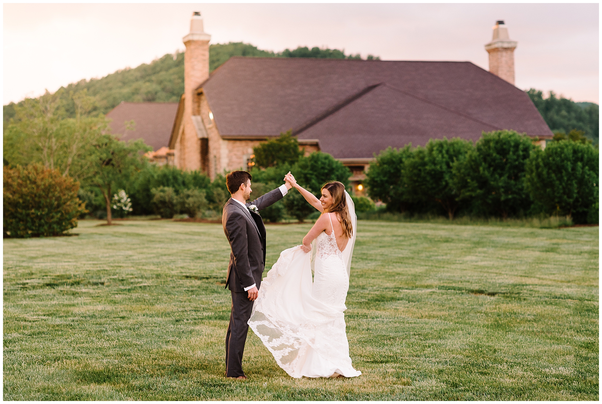 KrystaNormanPhoto_Summer_Early_Mountain_Vineyard_Wedding_Charlottesville_Virginia_0035.jpg